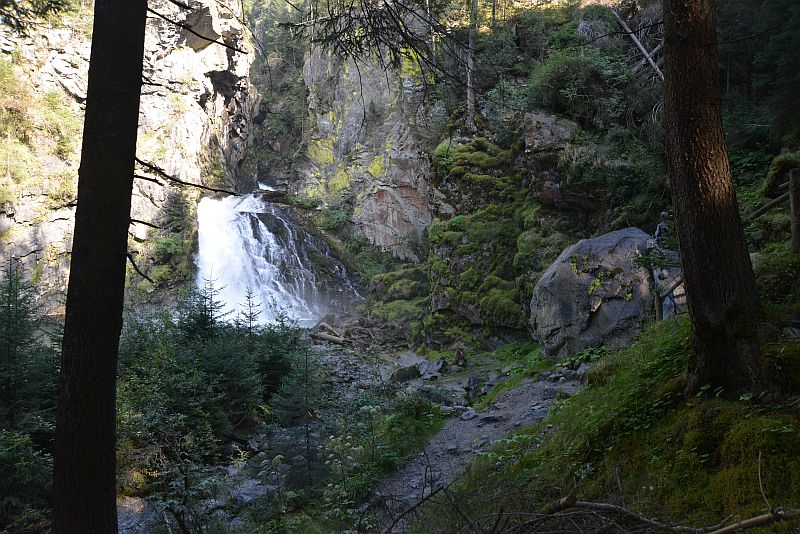 amelie_rennt-reinbachwasserfall-02003