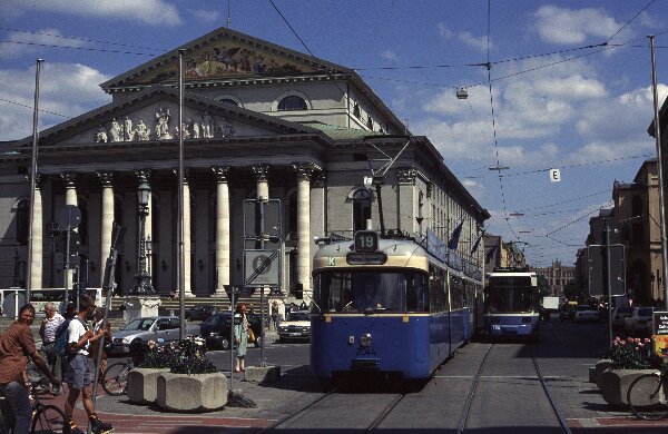 münchener tram trambahn strassenbahn münchen nationaltheater p wagen p-wagen münchener tram trambahn strassenbahn münchen nationaltheater p wagen p-wagen